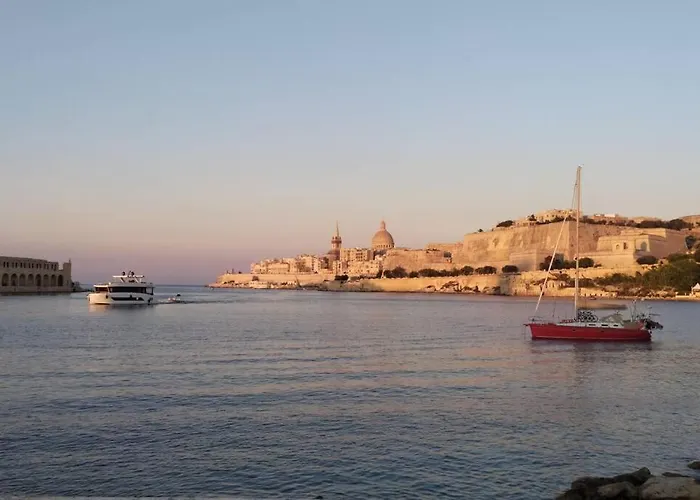 Modern Stylish Flat Near Valletta And Sliema!