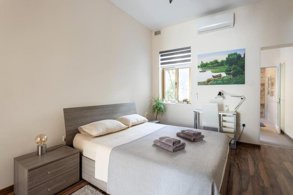 Modern Stylish Flat Near Valletta And Sliema!